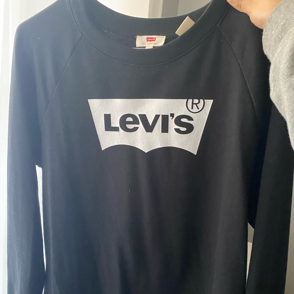 Levi’s sweatshirt
